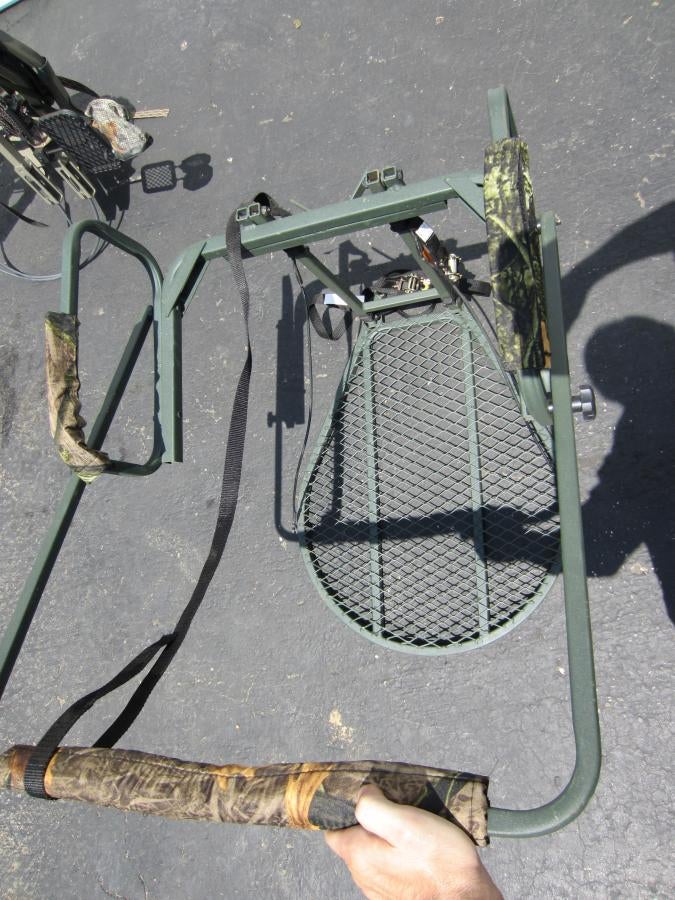 Big Dog lock on Tree Stand with shooting rail